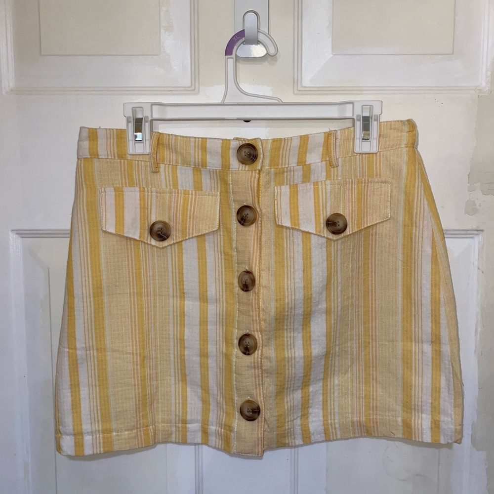 yellow mini skirt